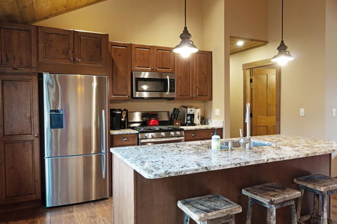 Mountain Estate Family Getaway - LBG 34