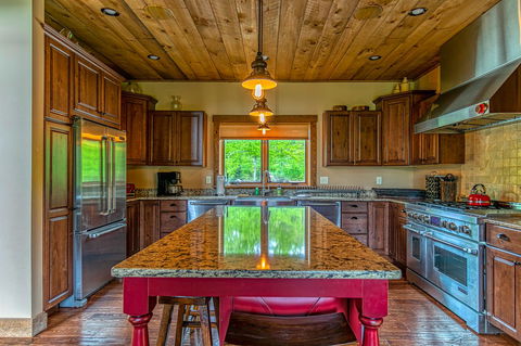 Mountain Estate Family Getaway - LBG 8