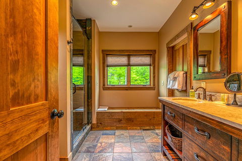 Mountain Estate Family Getaway - LBG 14