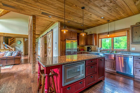 Mountain Estate Family Getaway - LBG 10