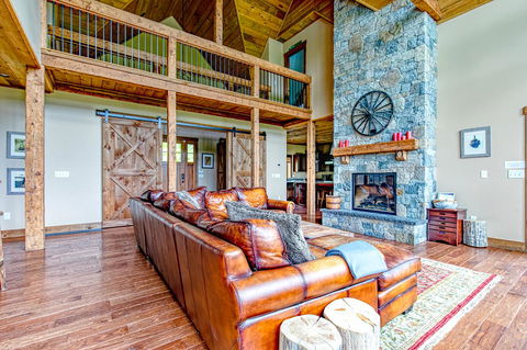 Mountain Estate Family Getaway - LBG 5