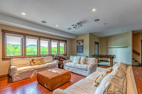 Mountain Estate Family Getaway - LBG 21