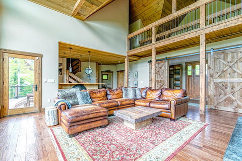 Mountain Estate Family Getaway - LBG 6