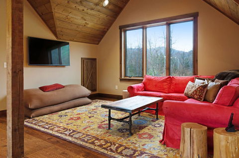 Mountain Estate Family Getaway - LBG 39