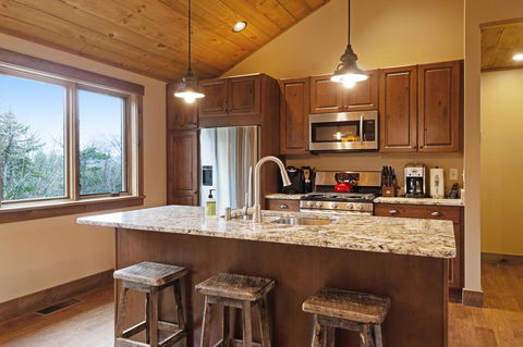 Mountain Estate Family Getaway - LBG 33