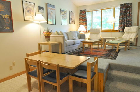 Slopeside: Cascades C-10 - LBG 8