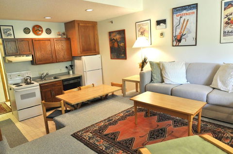 Slopeside: Cascades C-10 - LBG 11