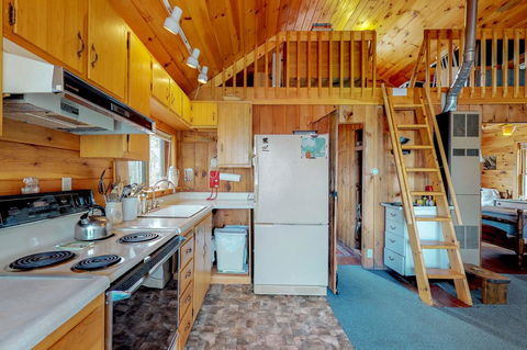 2 Bed 1 Bath Vacation Home In Greenville - LBG 14