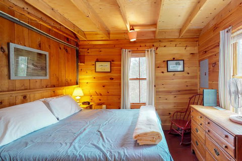 2 Bed 1 Bath Vacation Home In Greenville - LBG 15