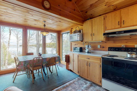 2 Bed 1 Bath Vacation Home In Greenville - LBG 12