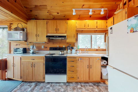 2 Bed 1 Bath Vacation Home In Greenville - LBG 13