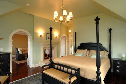 Magnificent Waterfront Estate - LBG 24