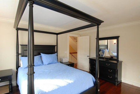 Magnificent Waterfront Estate - LBG 17