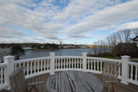 Magnificent Waterfront Estate - LBG 21