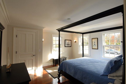 Magnificent Waterfront Estate - LBG 40