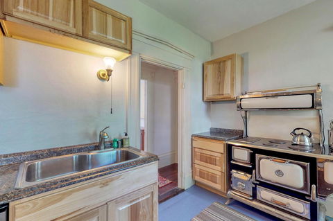 C.W. Hooke House A - LBG 5