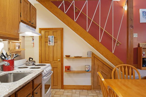 1 Bed 1 Bath Vacation Home In Newry - LBG 6