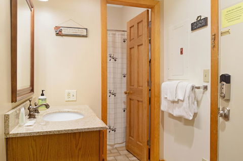 1 Bed 1 Bath Vacation Home In Newry - LBG 13