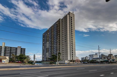 9400 Condos - LBG 13