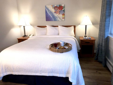 Hyannis Inn - LBG 26