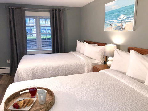 Hyannis Inn - LBG 18