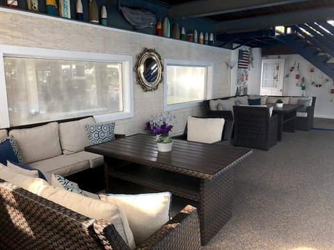 Hyannis Inn - LBG 16