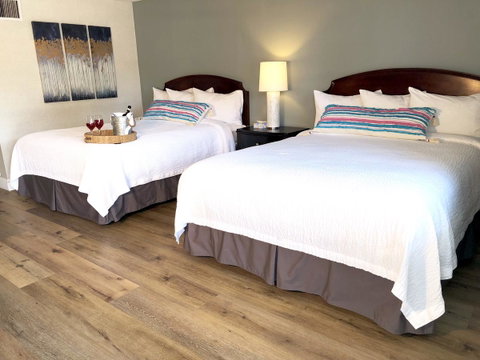 Hyannis Inn - LBG 43