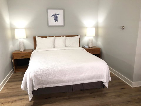 Hyannis Inn - LBG 23