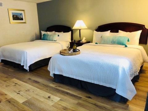 Hyannis Inn - LBG 5