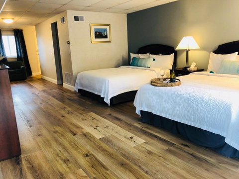 Hyannis Inn - LBG 3