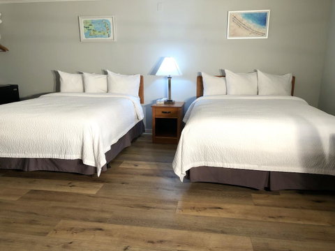 Hyannis Inn - LBG 28