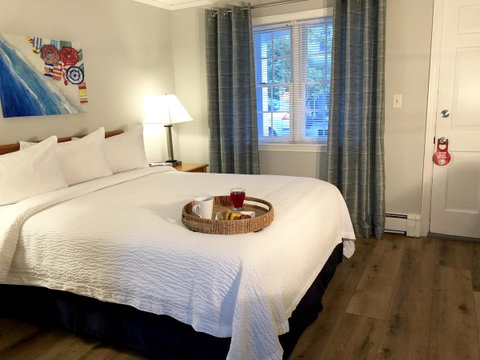 Hyannis Inn - LBG 25