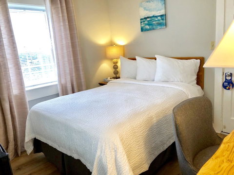 Hyannis Inn - LBG 40