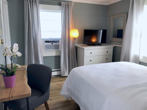 Hyannis Inn - LBG 38