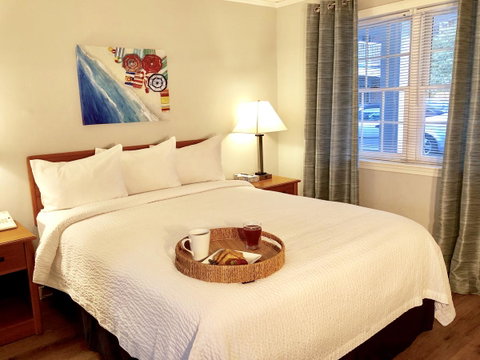 Hyannis Inn - LBG 8