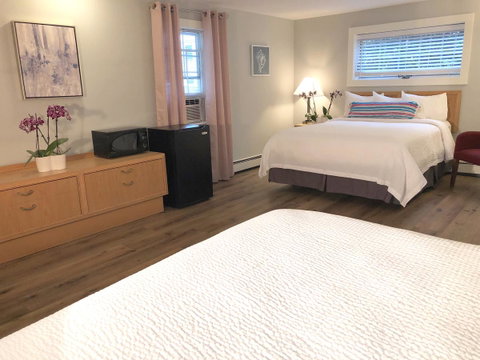 Hyannis Inn - LBG 35