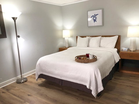 Hyannis Inn - LBG 22