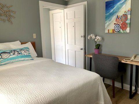 Hyannis Inn - LBG 37