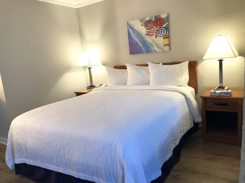 Hyannis Inn - LBG 27