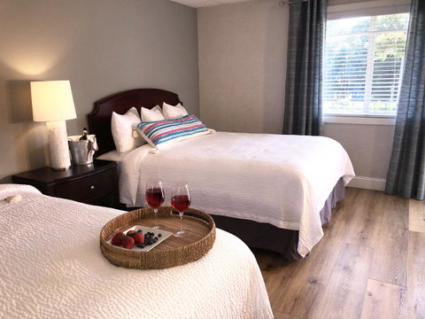 Hyannis Inn - LBG 44