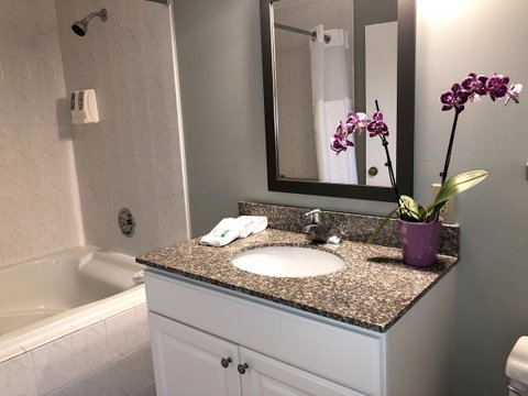 Hyannis Inn - LBG 19