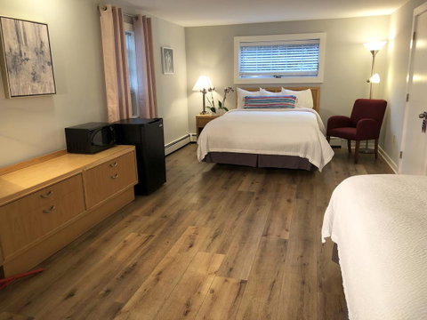 Hyannis Inn - LBG 34