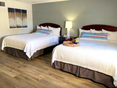 Hyannis Inn - LBG 41