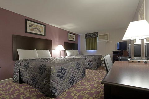Americas Best Value Inn-Holyoke - LBG 36