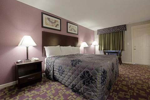 Americas Best Value Inn-Holyoke - LBG 42
