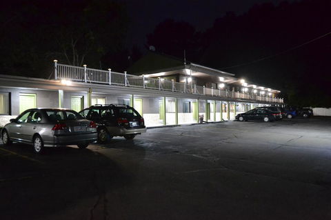 Americas Best Value Inn-Holyoke - LBG 34