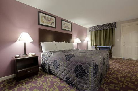 Americas Best Value Inn-Holyoke - LBG 40