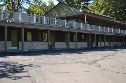 Americas Best Value Inn-Holyoke - LBG 18