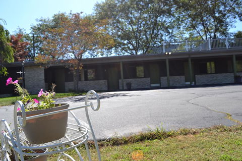Americas Best Value Inn-Holyoke - LBG 6