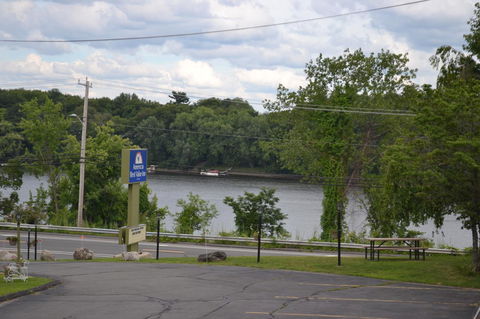 Americas Best Value Inn-Holyoke - LBG 2